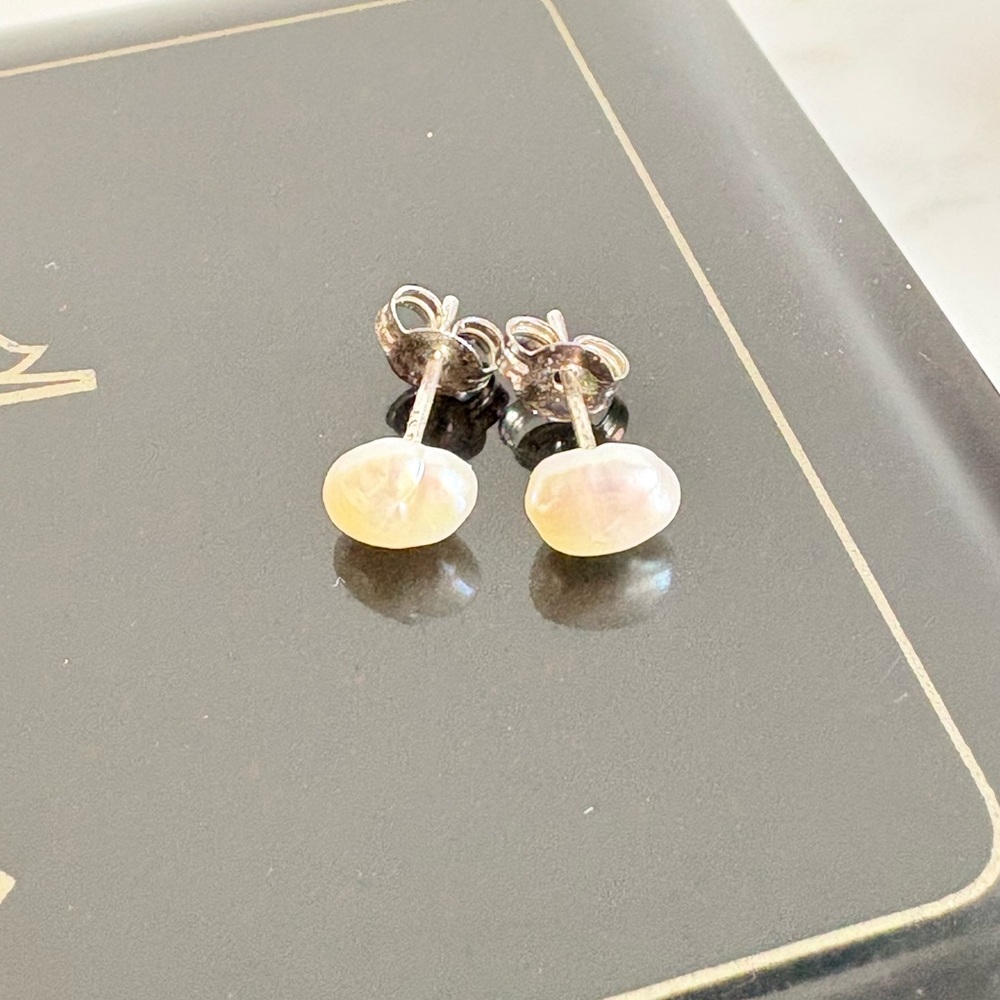 Vintage 1995 Avon Freshwater Pearl Stud Earrings Sterling Silver Posts NIB